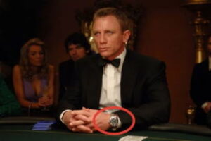 Джеймс Бонд не бегает перед камерой в фильме и не кричит, что лучшие часы Omega. Он просто носит их в фильме и случайно-специально часто показывает в кадре.